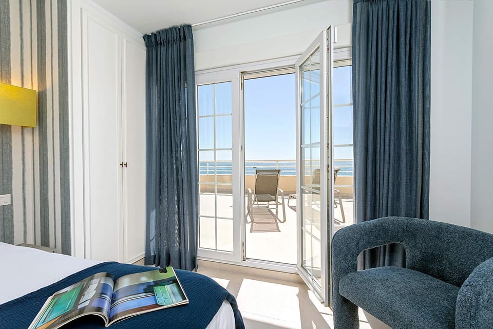 Living room, Sea view