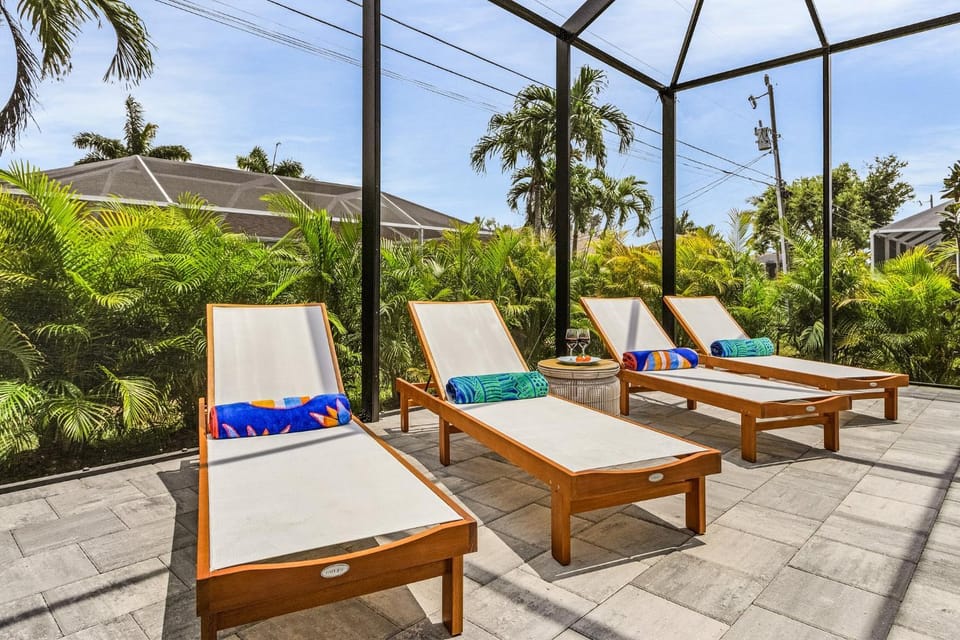 BRAND NEW! Heated Pool and Spa, Game Room - Villa Coco Blanco - Roelens House in Cape Coral