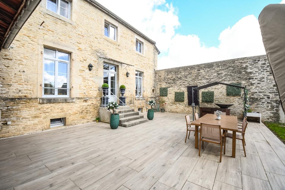 Property building, Patio, BBQ facilities, Balcony/Terrace