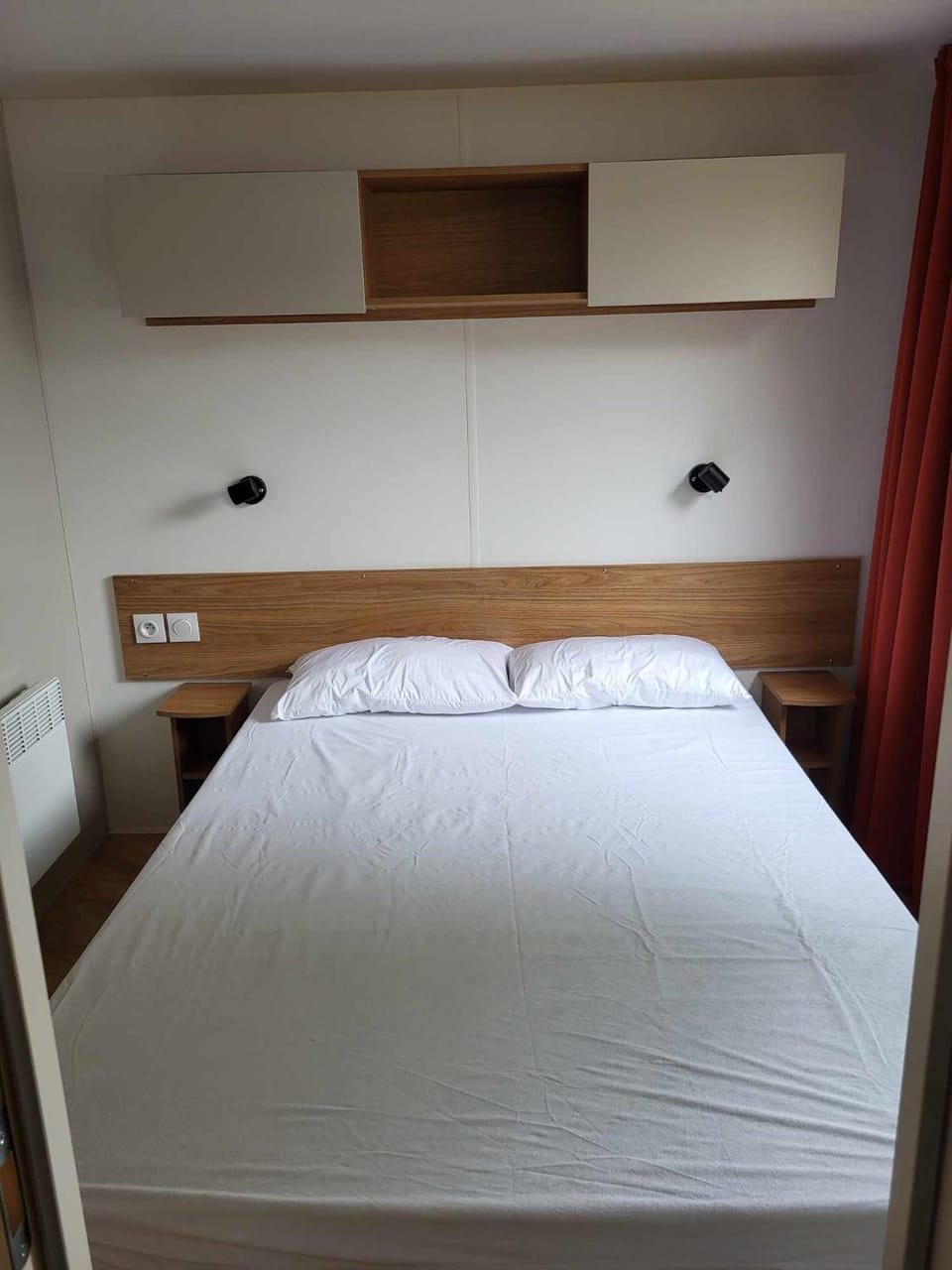 Bed, Photo of the whole room, Bedroom, storage