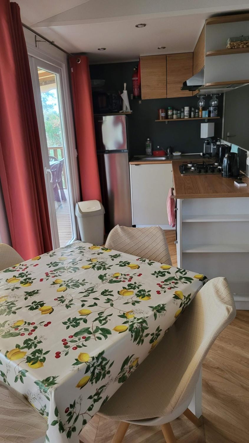 Mobilhome au bord de l'eau Campground/ 
RV Resort in Lege-Cap-Ferret