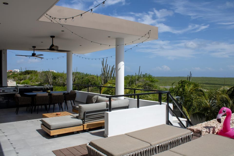 Garden, Seating area, Dining area
