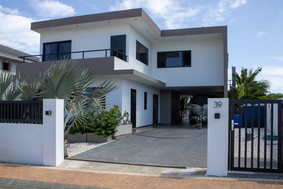 Property building, Day, Garden