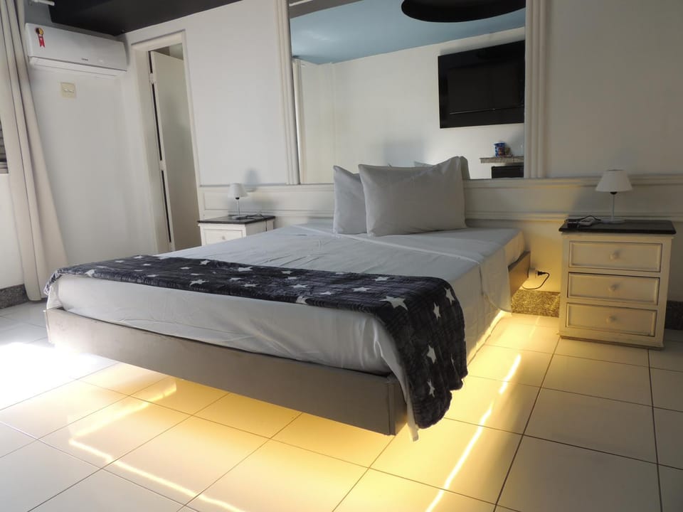 Bedroom, air conditioner