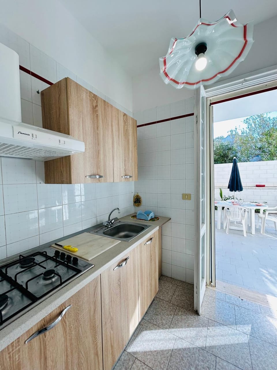 Kitchen or kitchenette, Dining area, stove