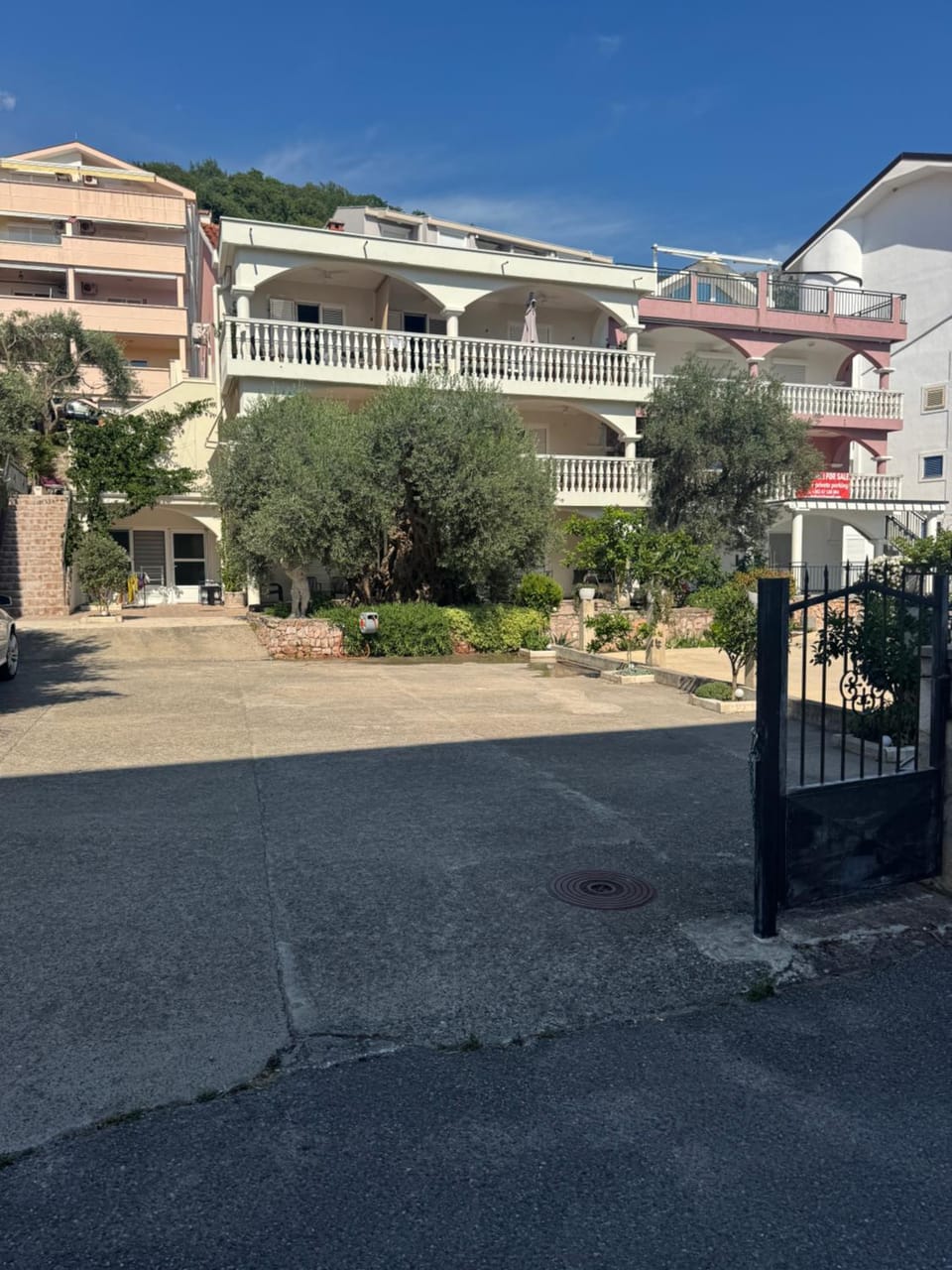 Private Patio Przno Steps to Beach 2 Bedroom 2 Parkings BBQ Villa Olive Apartment in Budva Municipality