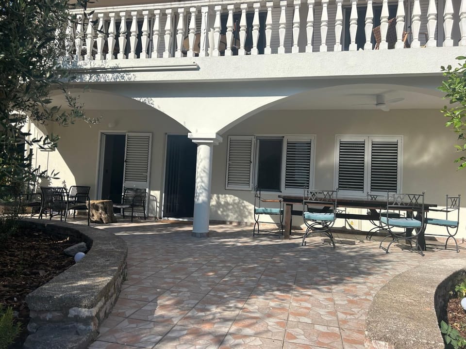 Private Patio Przno Steps to Beach 2 Bedroom 2 Parkings BBQ Villa Olive Apartment in Budva Municipality
