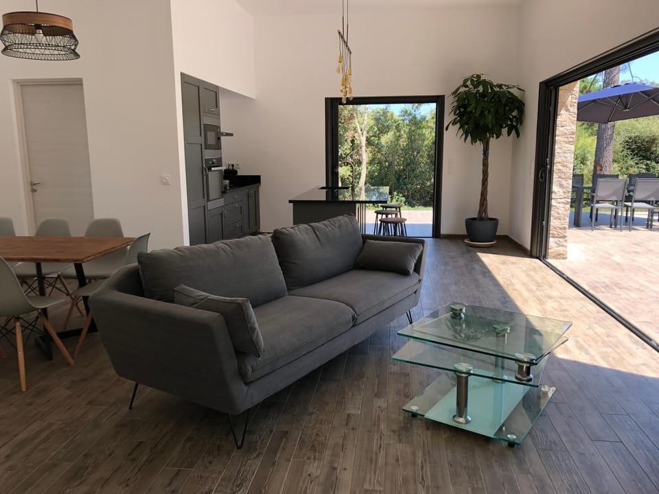 Villa piscine chauffée & jardin - Centre 5 min - Plage 10 min - Ménage Villa in Porto-Vecchio