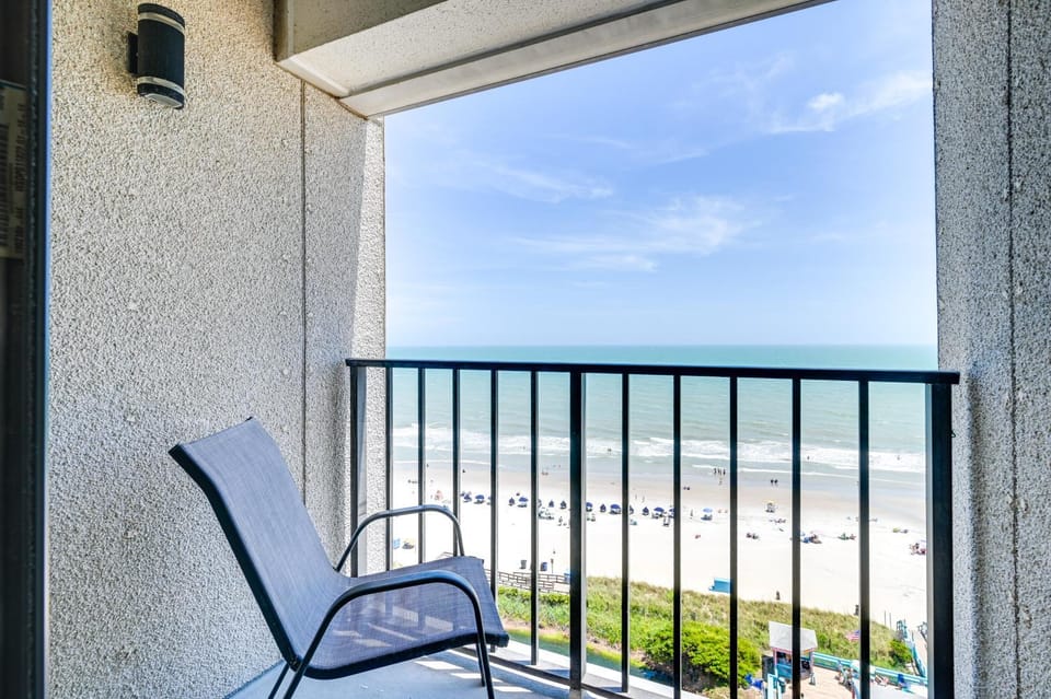 Shore & Pool Access: Resort Condo in Myrtle Beach! House in South Carolina