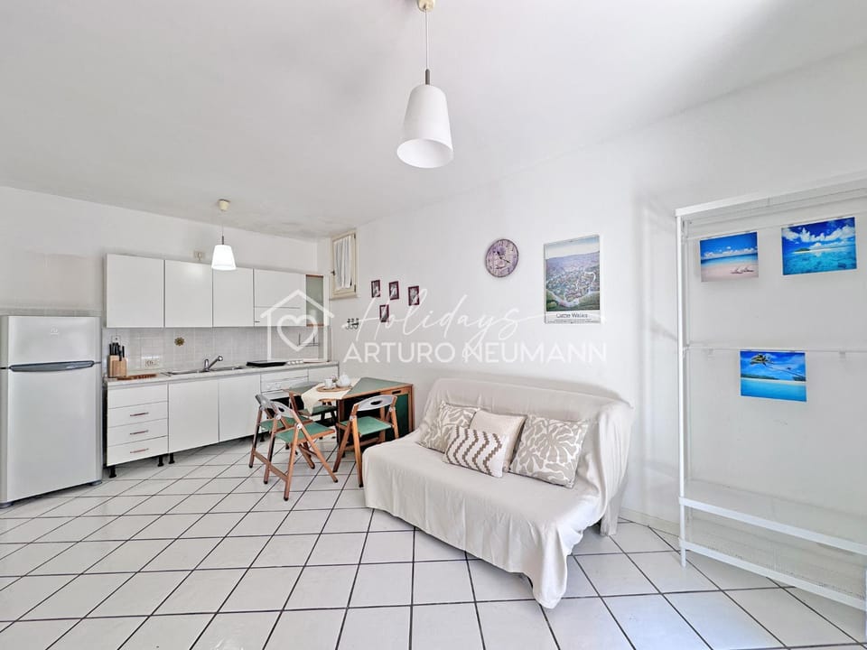 Kitchen or kitchenette, Living room, Seating area, Dining area, oven, pet friendly, stove