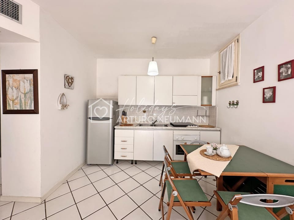 Kitchen or kitchenette, Dining area, oven, pet friendly, stove