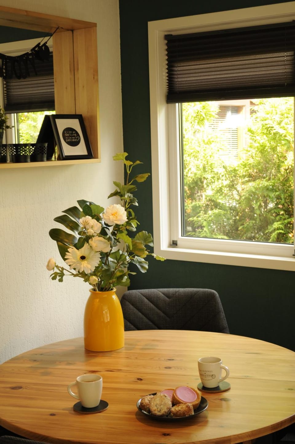Coffee/tea facilities, Dining area