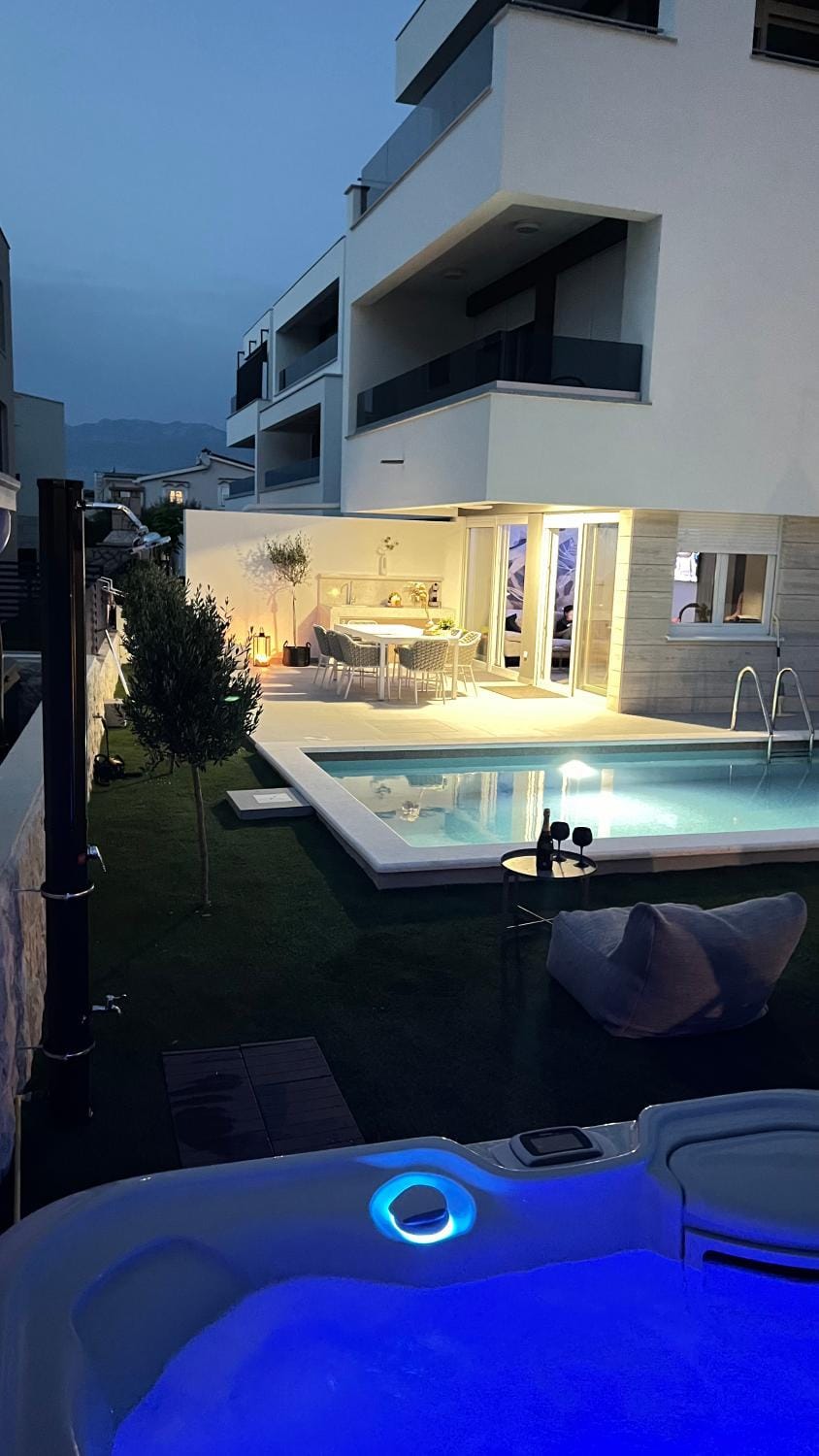 Luxury apartment Black Pearl Beluga with private Pool and Jacuzzi Apartment in Novalja