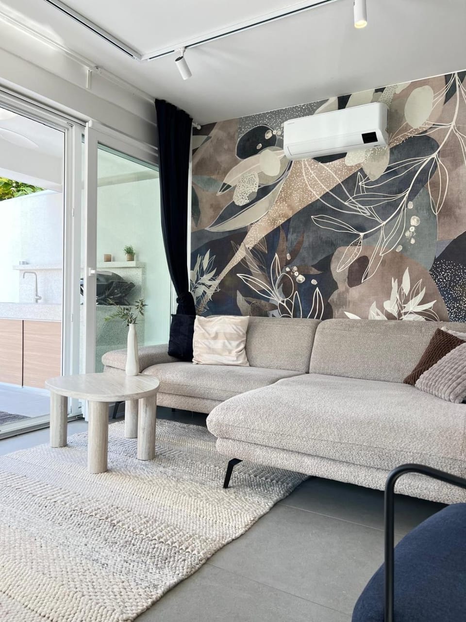 Luxury apartment Black Pearl Beluga with private Pool and Jacuzzi Apartment in Novalja