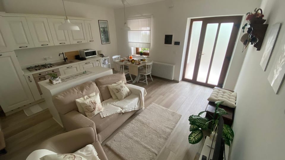 Kitchen or kitchenette, Living room, Seating area, Dining area, stove