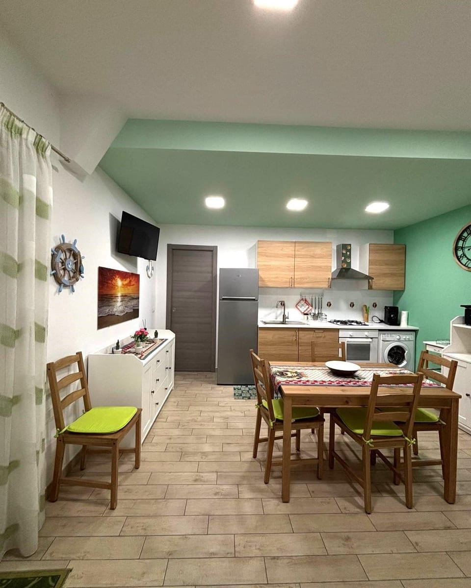 TV and multimedia, Kitchen or kitchenette, Living room, Seating area, Dining area, dishwasher, oven, stove
