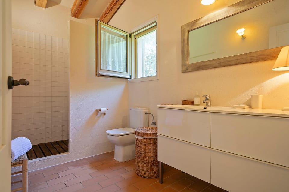 Les Alzines House in Alt Empordà