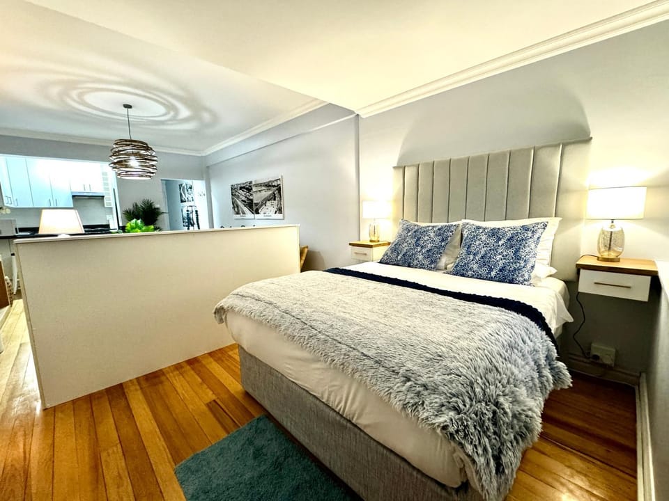 Bed, Kitchen or kitchenette, Living room, Bedroom