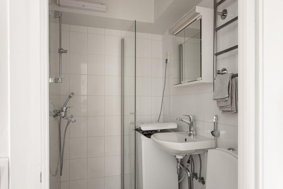 Close to center, Tram nearby, Netflix, Kamppi Apartment in Helsinki