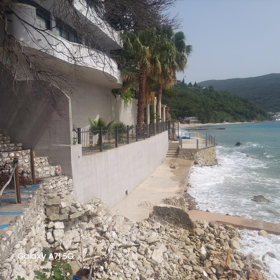 ALOHA Beach front Vacation Rental Apartment in Ulcinj Municipality