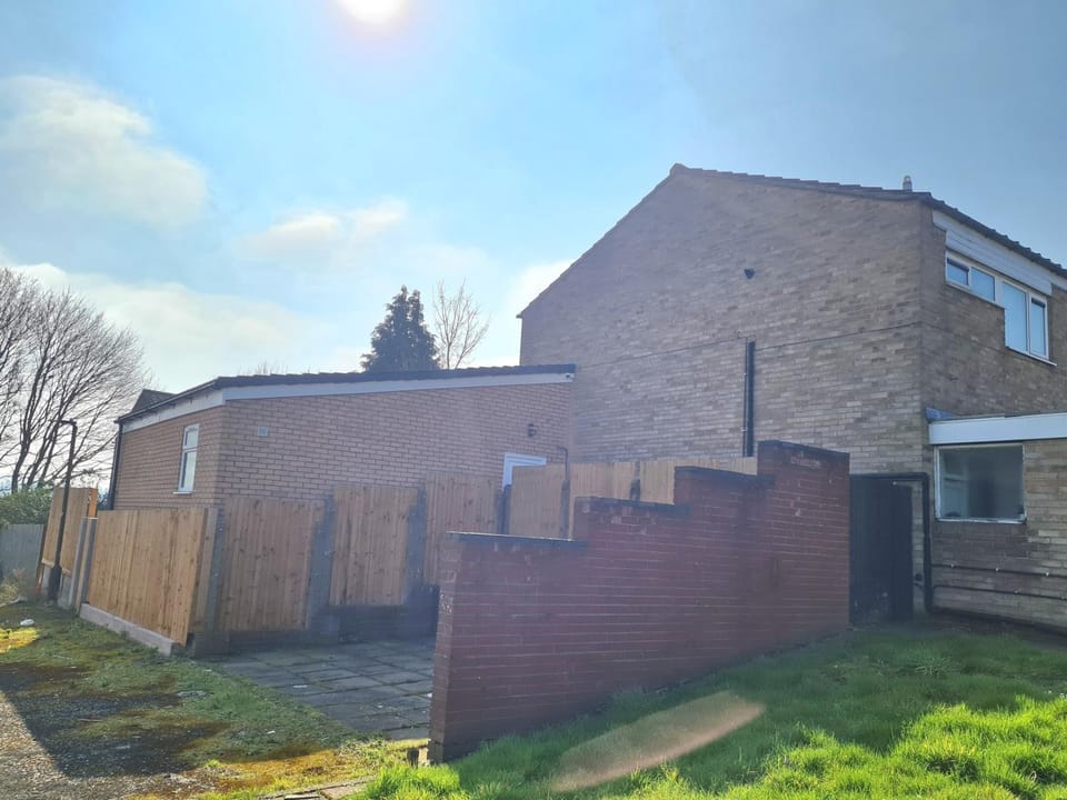 Central Guest Room - En-Suite Parking Apartment in Metropolitan Borough of Solihull