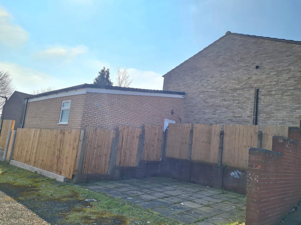 Central Guest Room - En-Suite Parking Apartment in Metropolitan Borough of Solihull