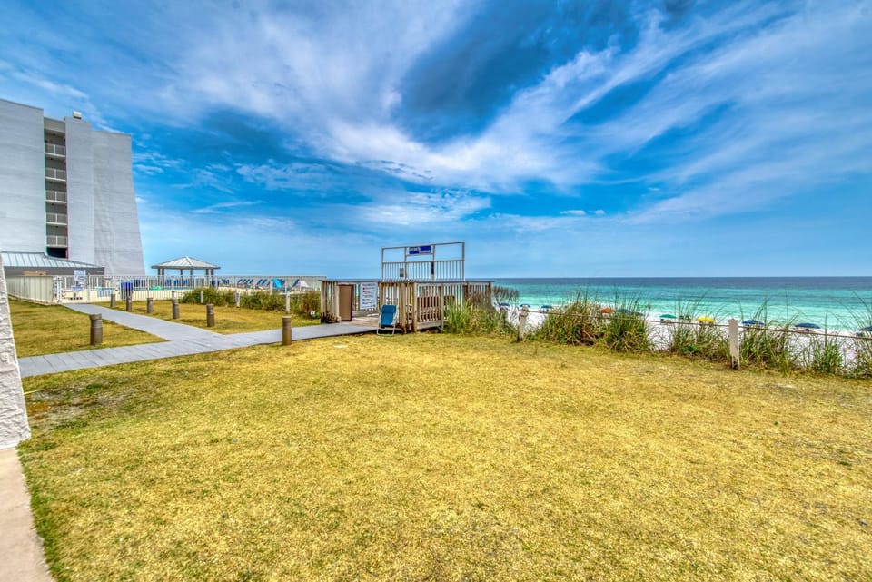 Property building, Patio, Day, Natural landscape, Balcony/Terrace, Beach, Sea view