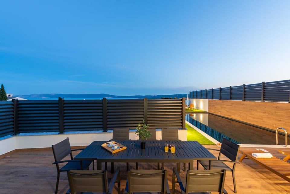 Patio, View (from property/room), Balcony/Terrace, Seating area, Pool view, Sea view, Swimming pool, sunbed