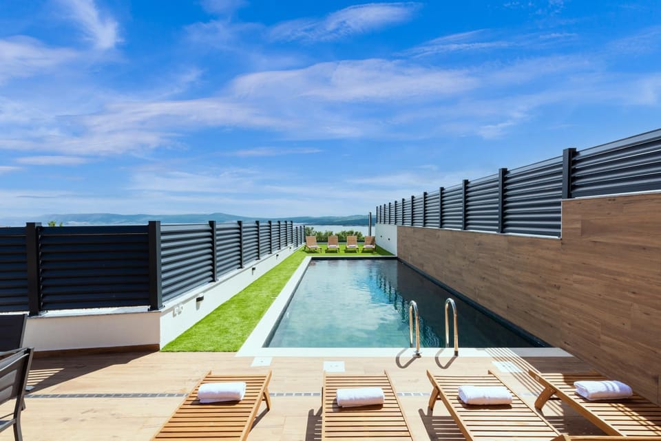 Day, View (from property/room), Balcony/Terrace, Pool view, Swimming pool, sunbed