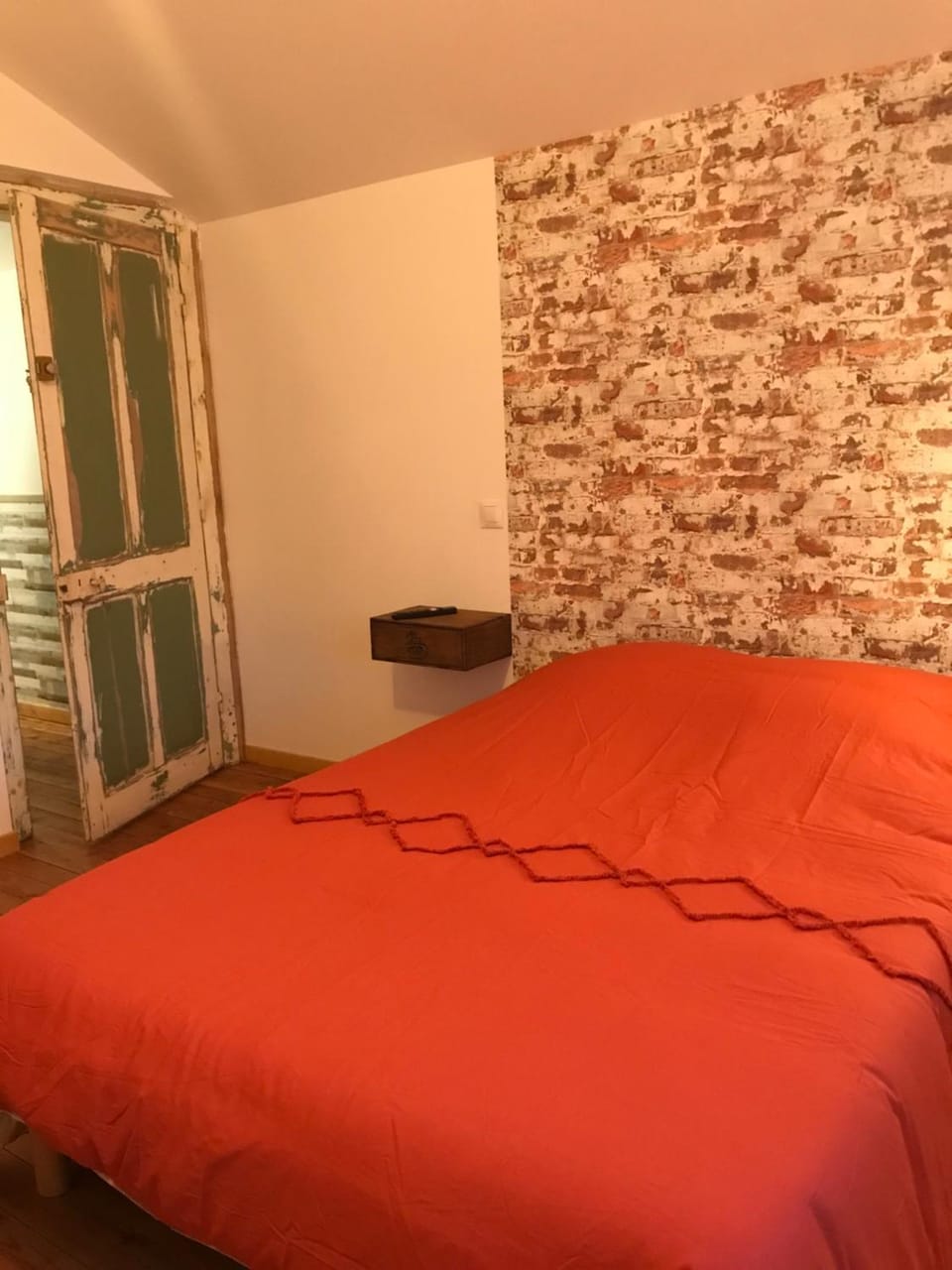 La chambre aux briques oranges Vacation rental in Saint-Dizier