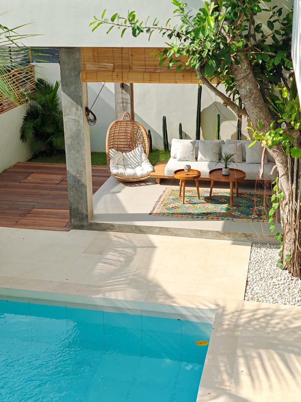 Day, Balcony/Terrace, Living room, Seating area, Pool view, Swimming pool, sunbed