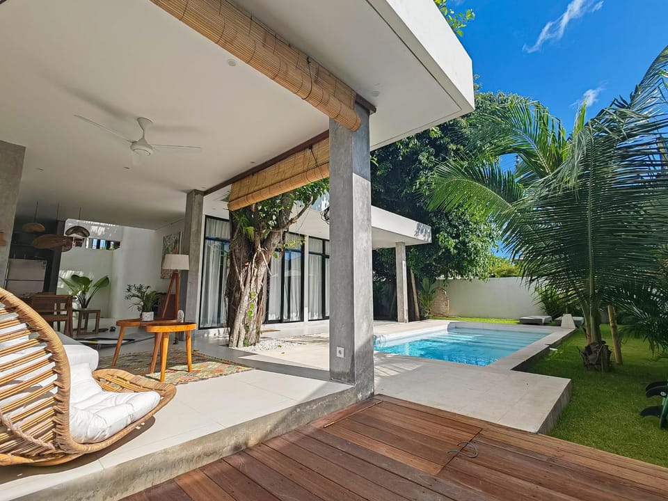 Property building, Day, Natural landscape, Garden, Balcony/Terrace, Garden view, Pool view, Swimming pool