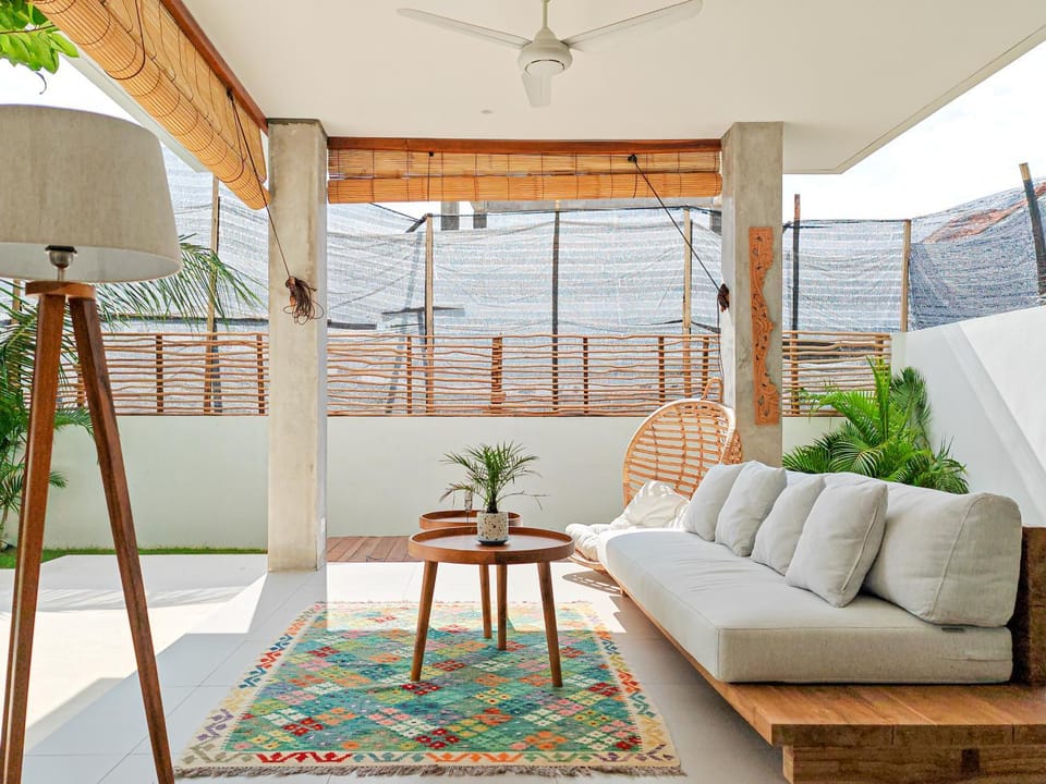 Day, Balcony/Terrace, Living room, Seating area