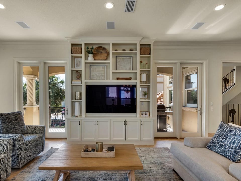 Communal lounge/ TV room, TV and multimedia, Living room, Seating area