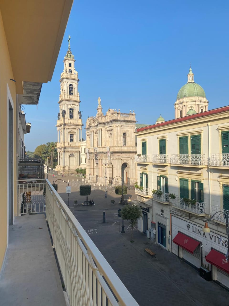 View (from property/room), Balcony/Terrace, City view, Landmark view