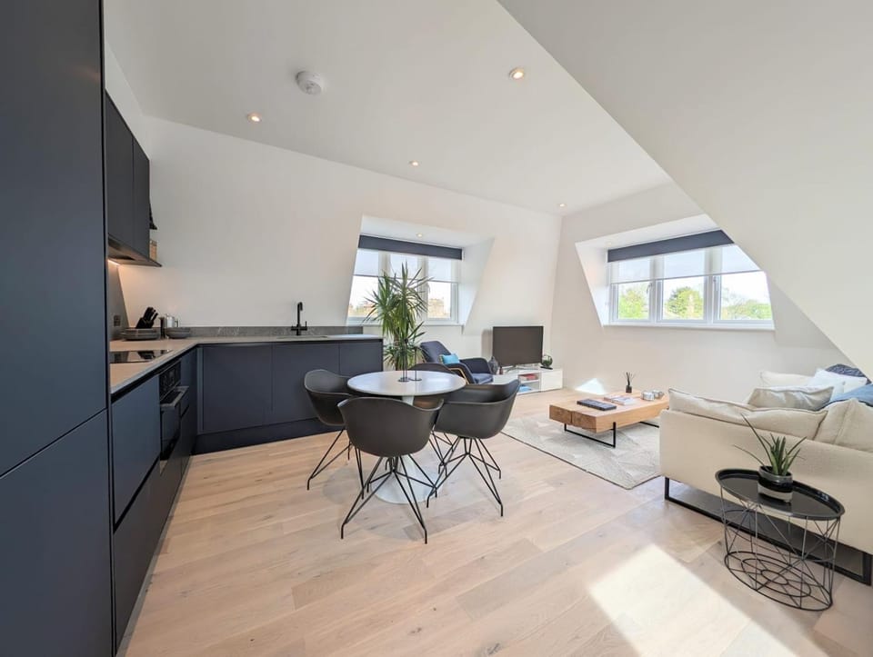 2BR flat in Greater London with free parking Apartment in London
