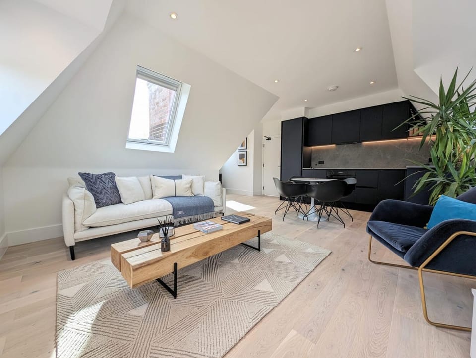 2BR flat in Greater London with free parking Apartment in London