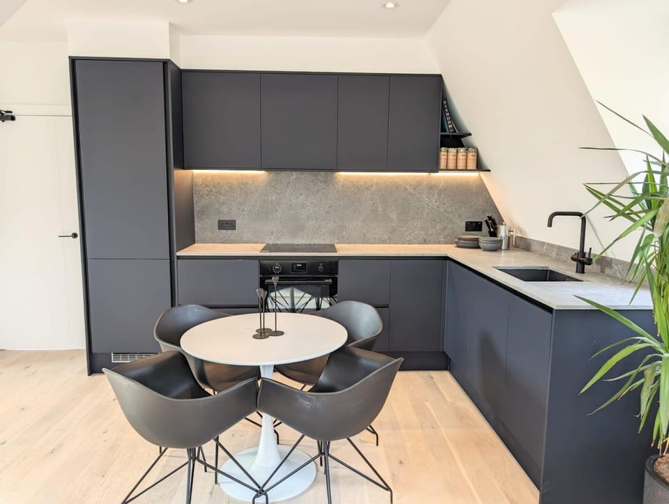 2BR flat in Greater London with free parking Apartment in London