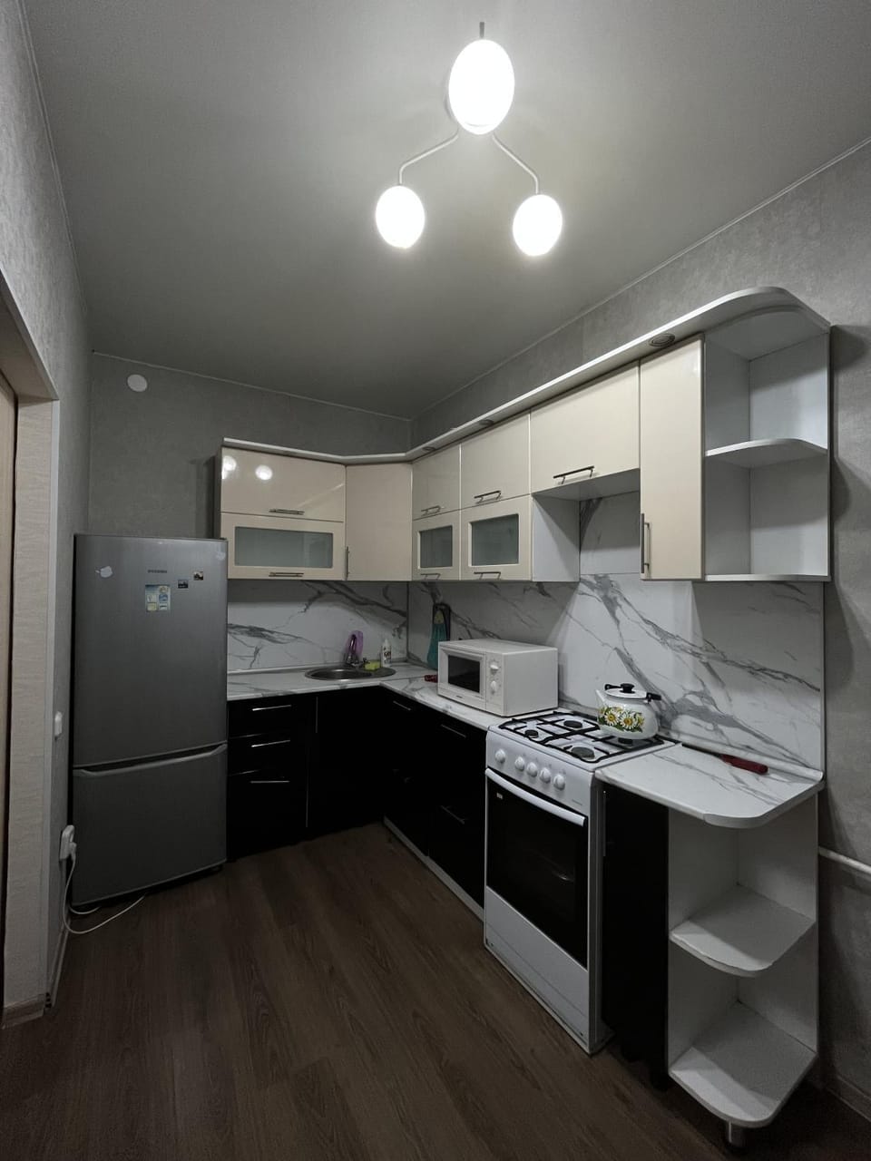 Kitchen or kitchenette, oven, stove