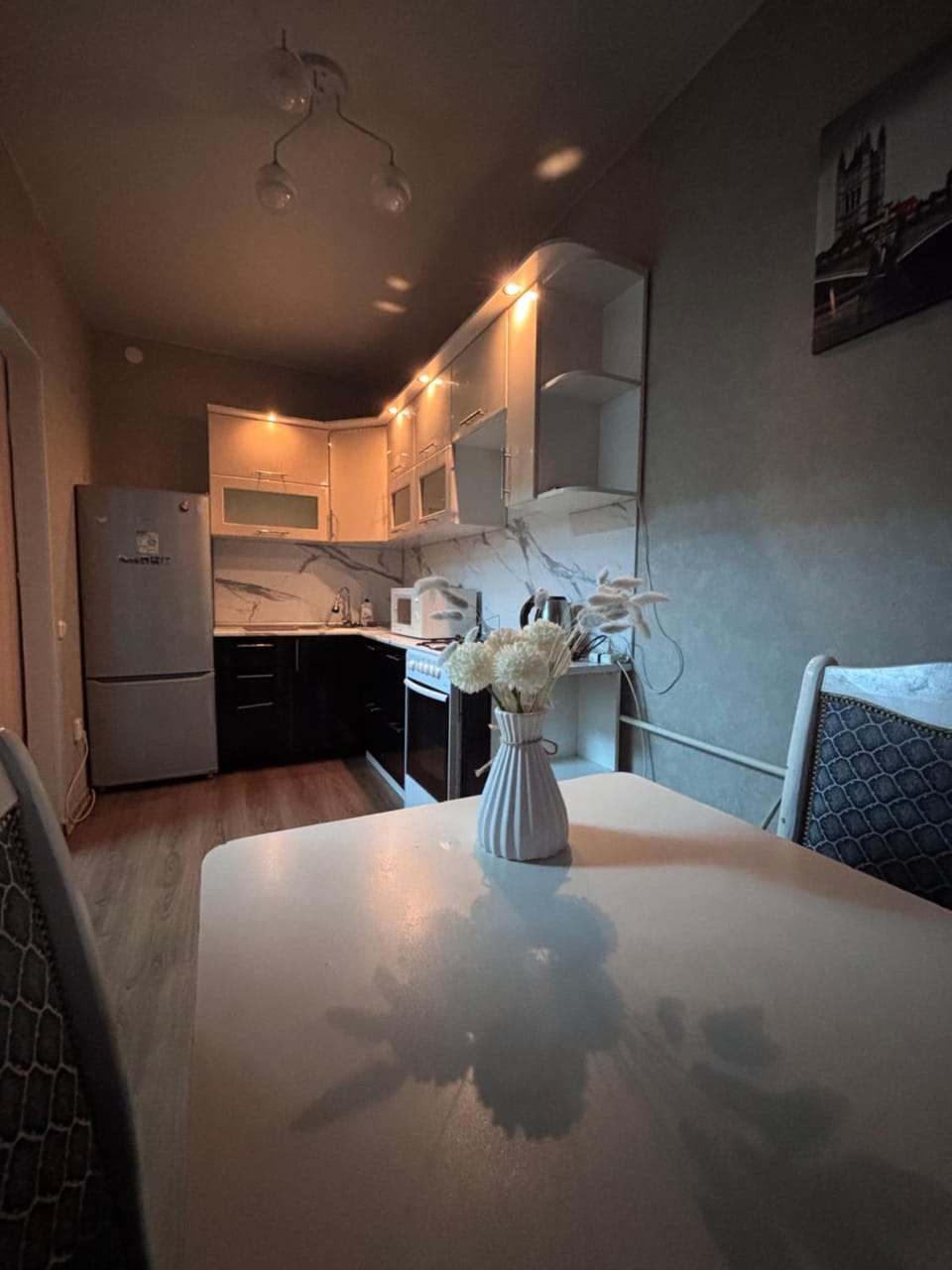 Dining area, oven, stove