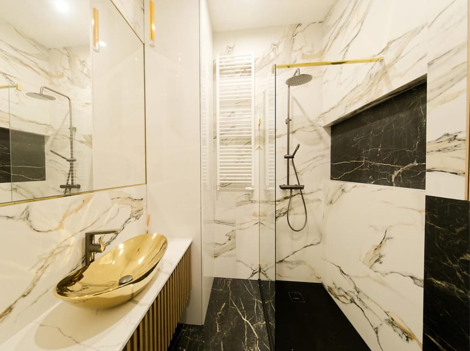Shower, Bathroom, towels
