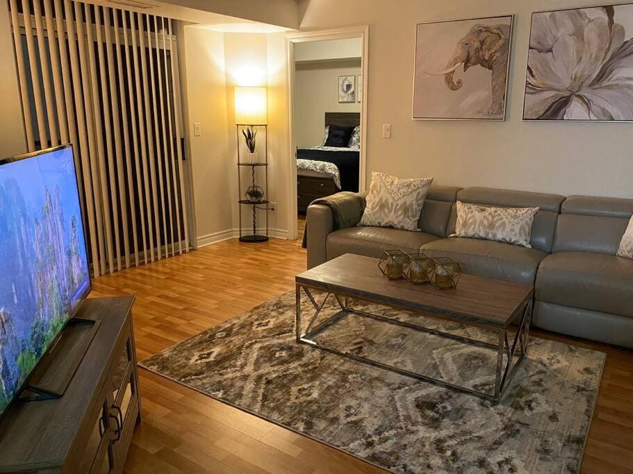 Alaa Aldahhan Apartment in Mississauga