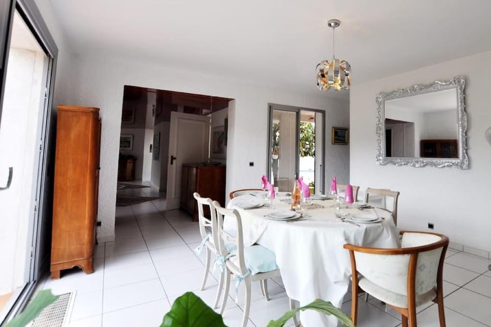 Villa Haut Standing avec Piscine, Vue sur Golf Villa in Saint-Cyprien