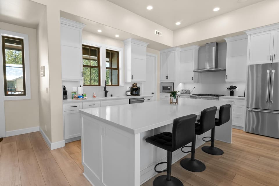 Pine Meadow - Game Room with pool table, foosball & shuffleboard! House in Big Bear