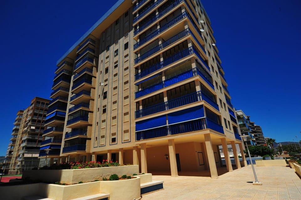 Property building, Facade/entrance, Off site
