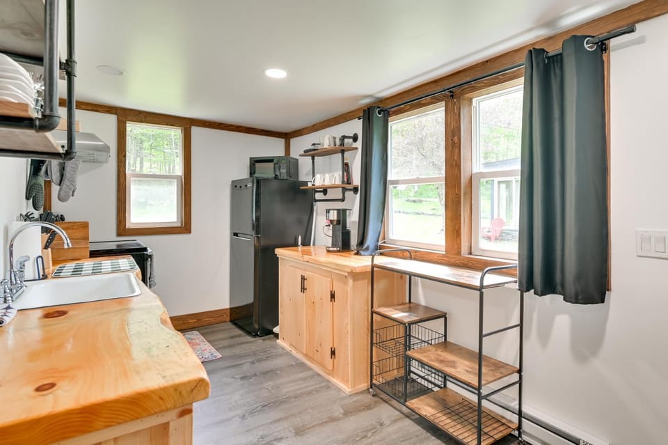 Cozy Catskills Cabin - 12 Mi to Windham Mountain! Cabin in Capital District, NY, USA