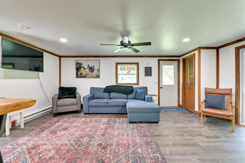 Cozy Catskills Cabin - 12 Mi to Windham Mountain! Cabin in Capital District, NY, USA