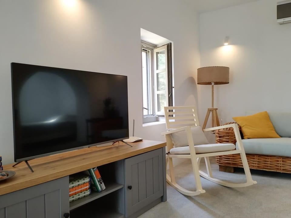 Communal lounge/ TV room, TV and multimedia, Living room, Seating area