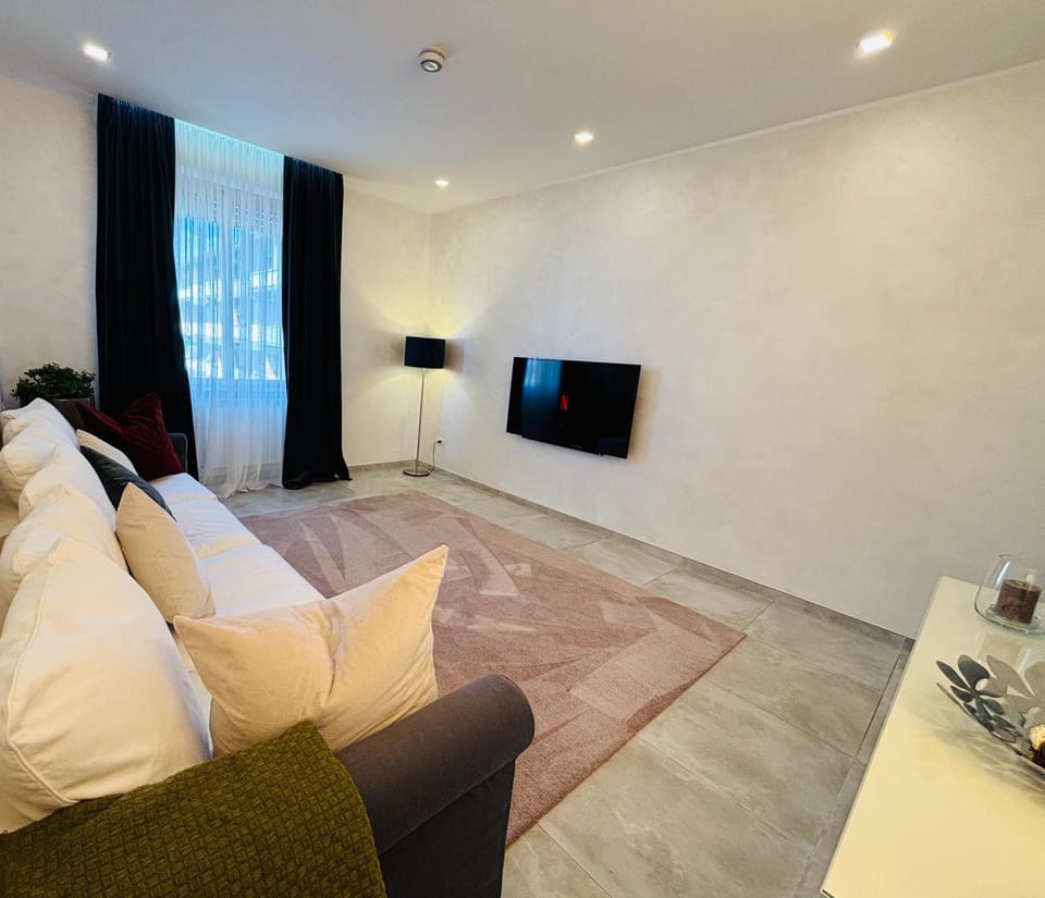 Communal lounge/ TV room, TV and multimedia, Living room, Photo of the whole room