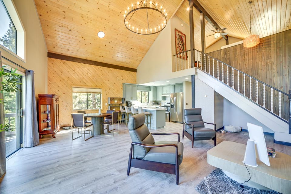 Pine Mountain Club Cabin w/ A/C & EV Charger Cabin in Pine Mountain Club